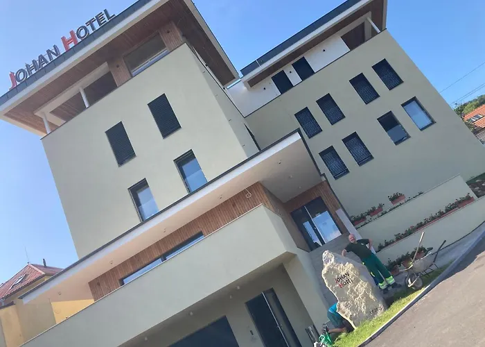 Johan Hotel *